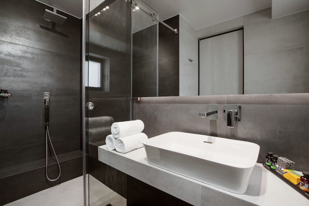 Ivis 4 Hotel 50/56