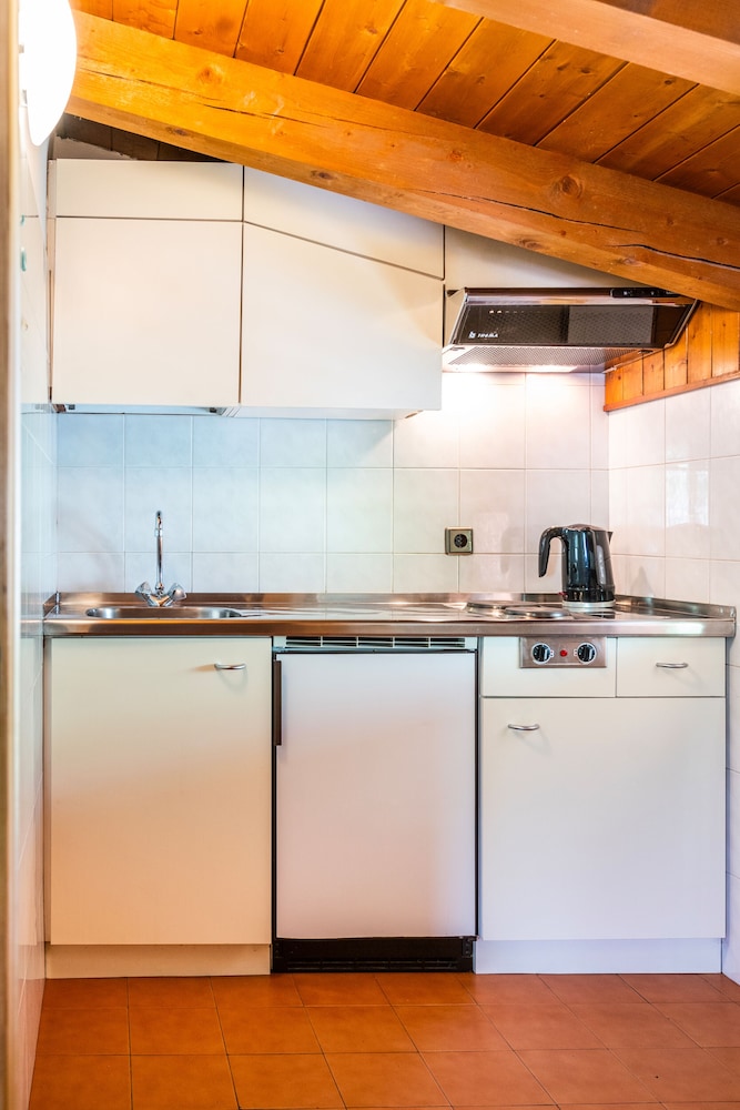Residence Lores 12/50
