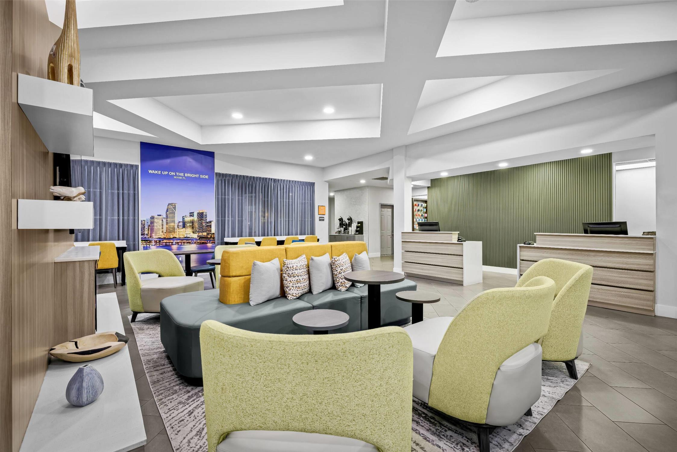 La Quinta Inn and Suites by Wyndham Miami Airport West 37/60