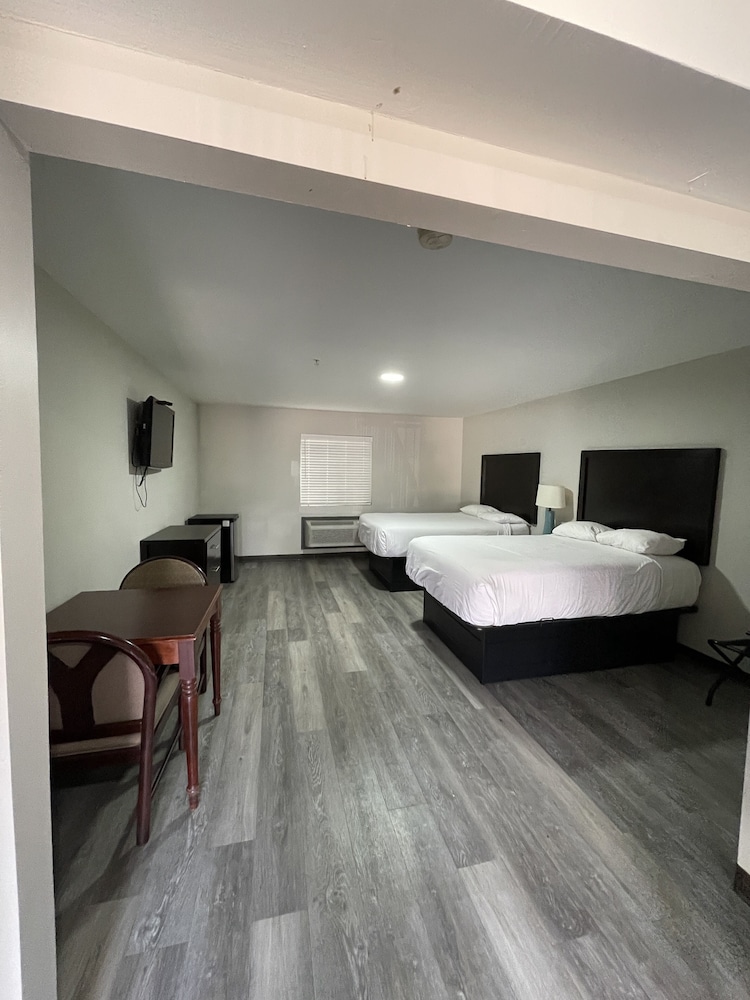 High Falls Hide-A-Way Lodging 6/49