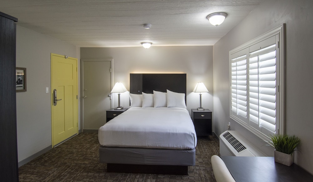 Americana Modern Hotel 12/38