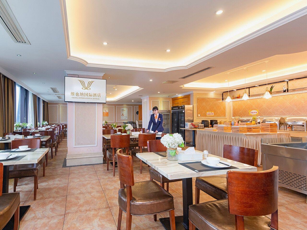 Vienna International Hotel (Changsha Hongxing Desiqin Plaza) 41/49