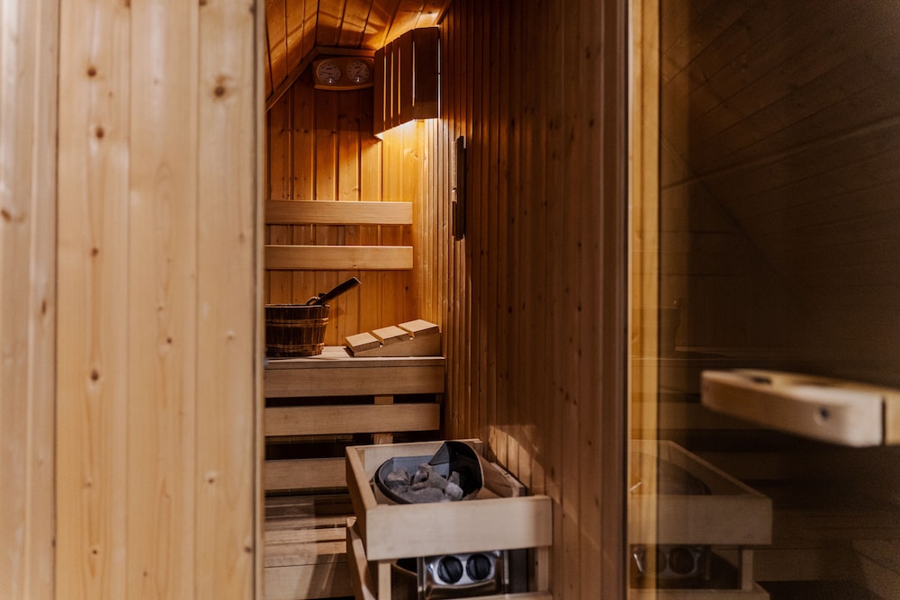 Harenda Residence 24/42