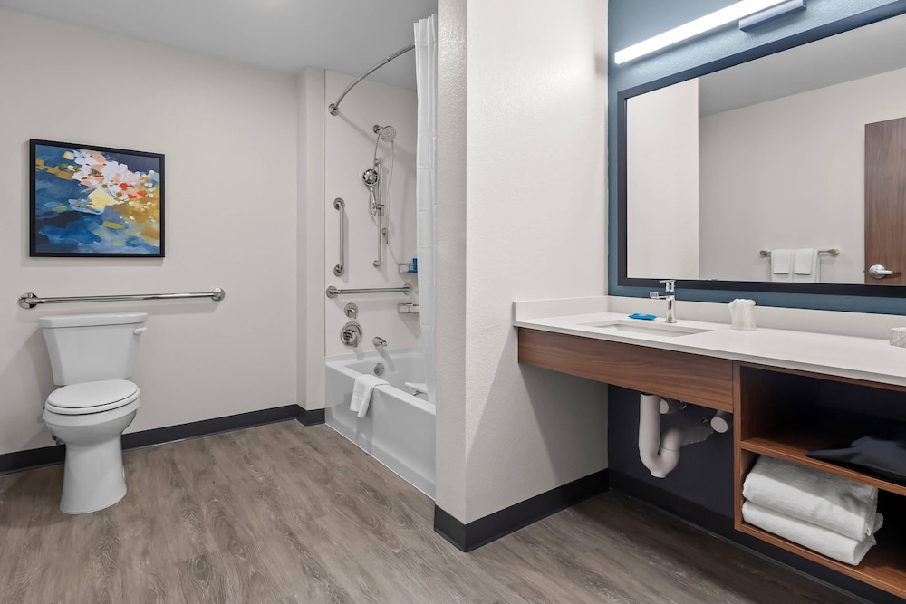 Everhome Suites Wichita Northeast 53/56