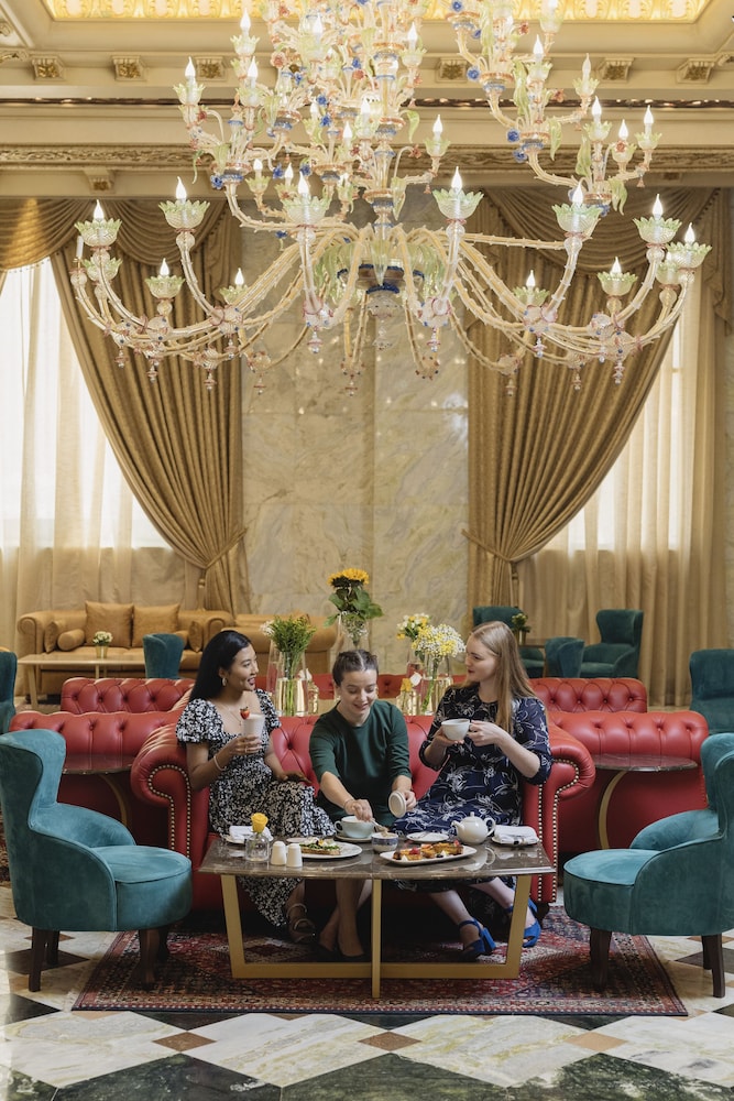 Dusit Hotel And Suites 42/64