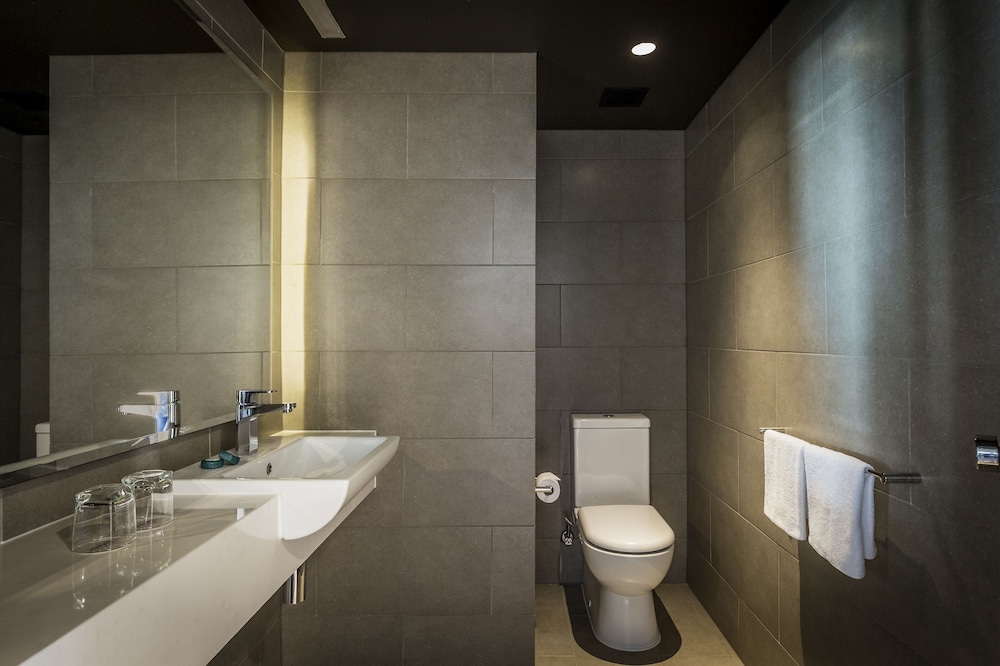PARKROYAL DARLING HARBOUR 24/73