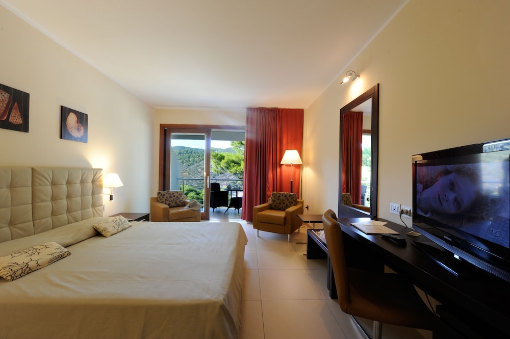 2 BEDROOMS, GRAND