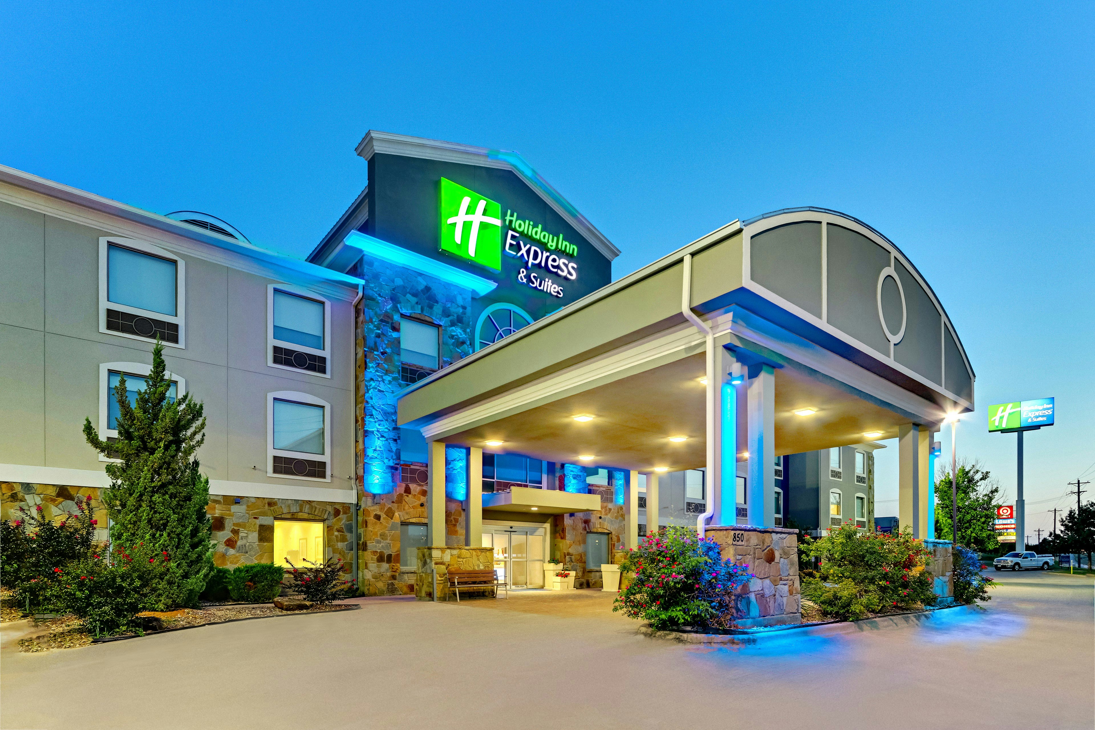 Holiday Inn Express Hotel & Suites Weatherford 3/57