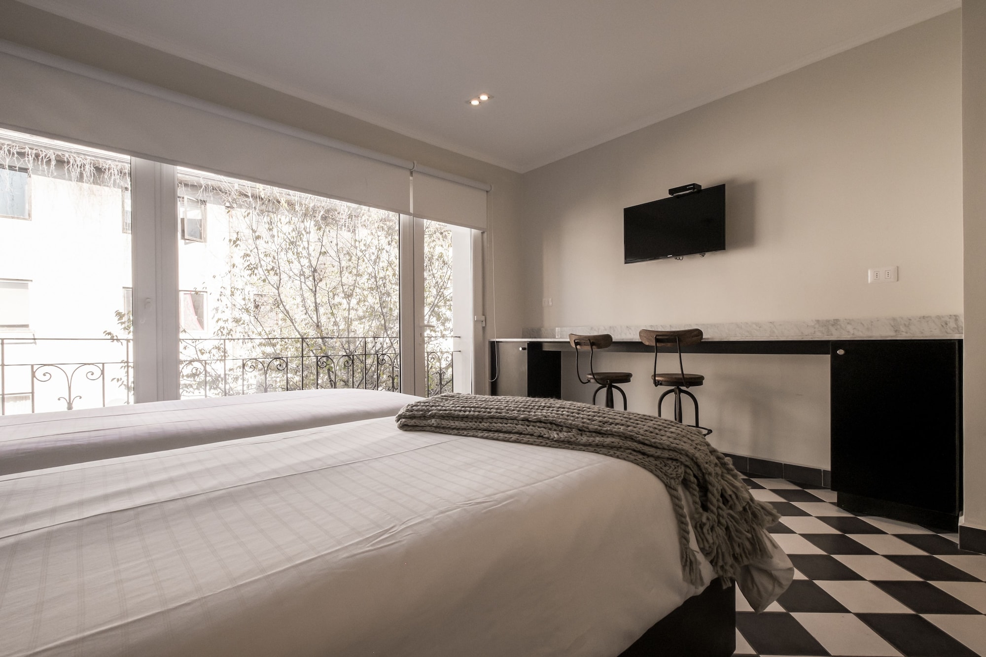APARTMENT, TWIN BEDS