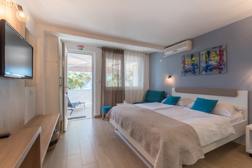 VILLA ZANIC 11/50