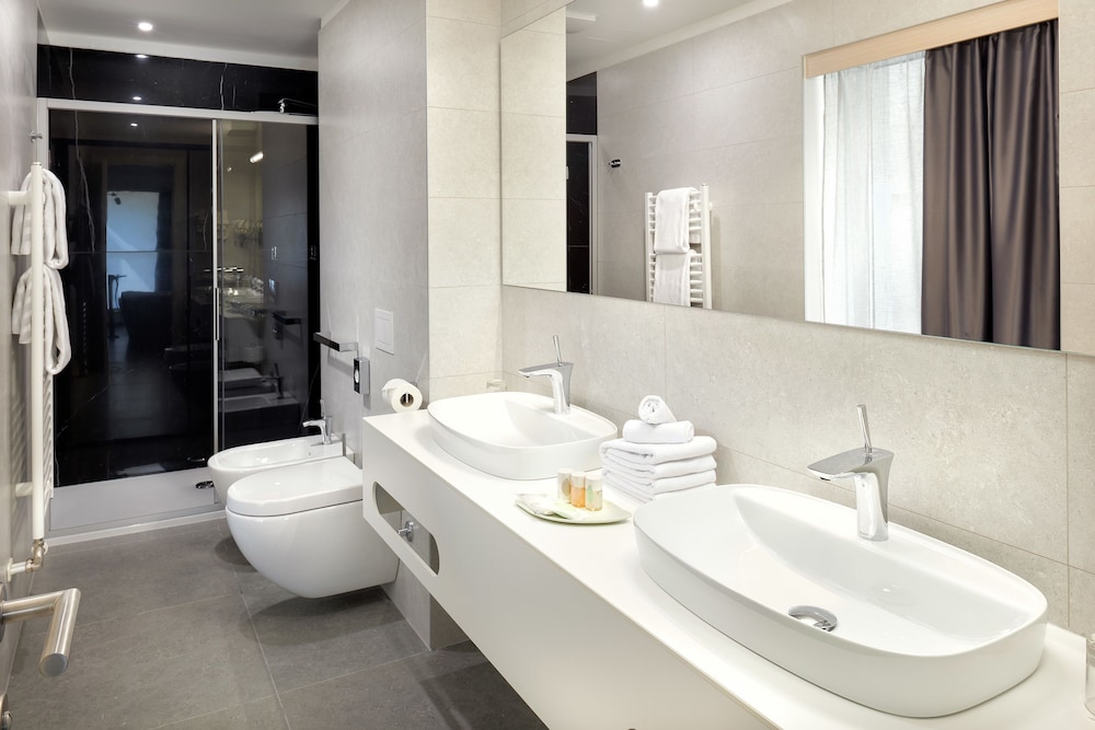 Hotel Salona Palace 24/70