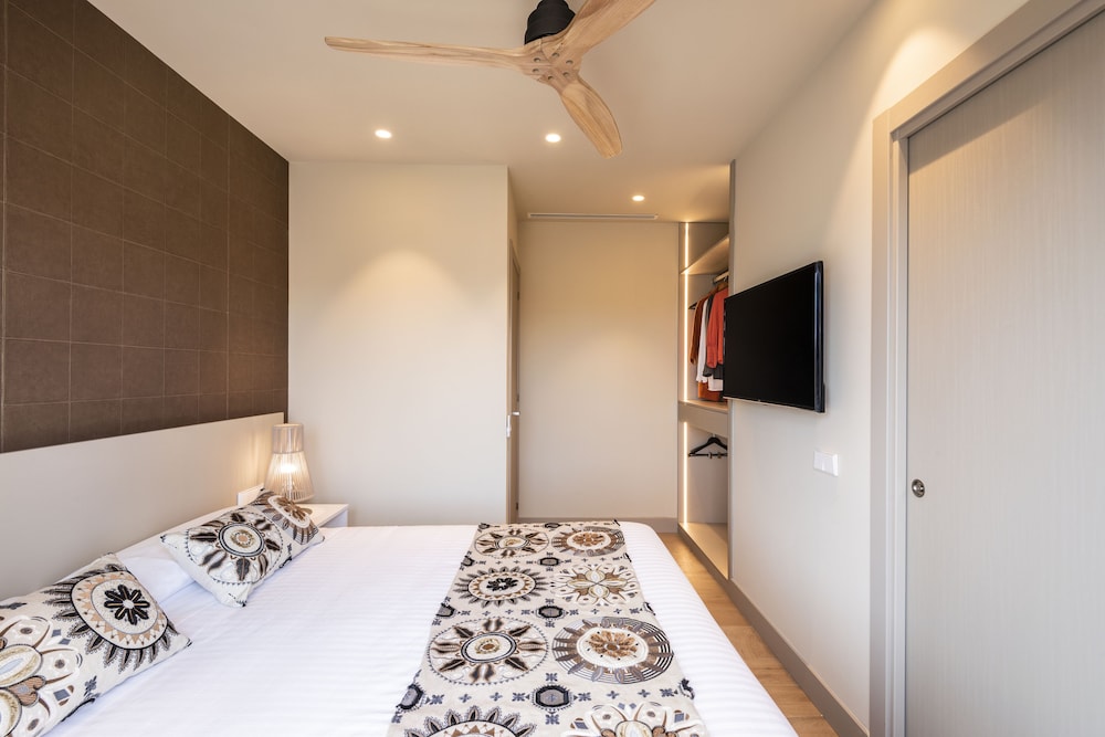 2 BEDROOMS, LUXURY, PENTHOUSE, CITY VIEW, TERRACE