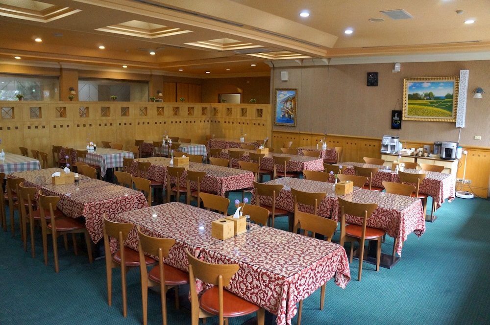 Oriental Hotel 39/50