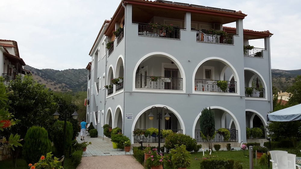 Delphin Rooms Sivota 1/50