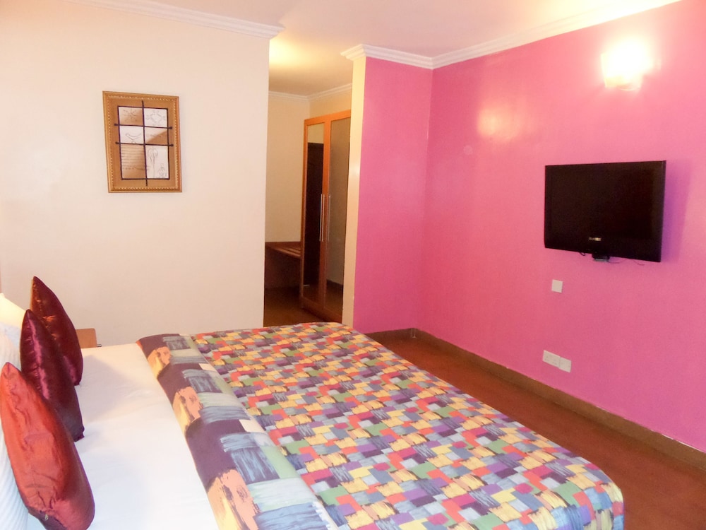 Le Real Hotel 51/56