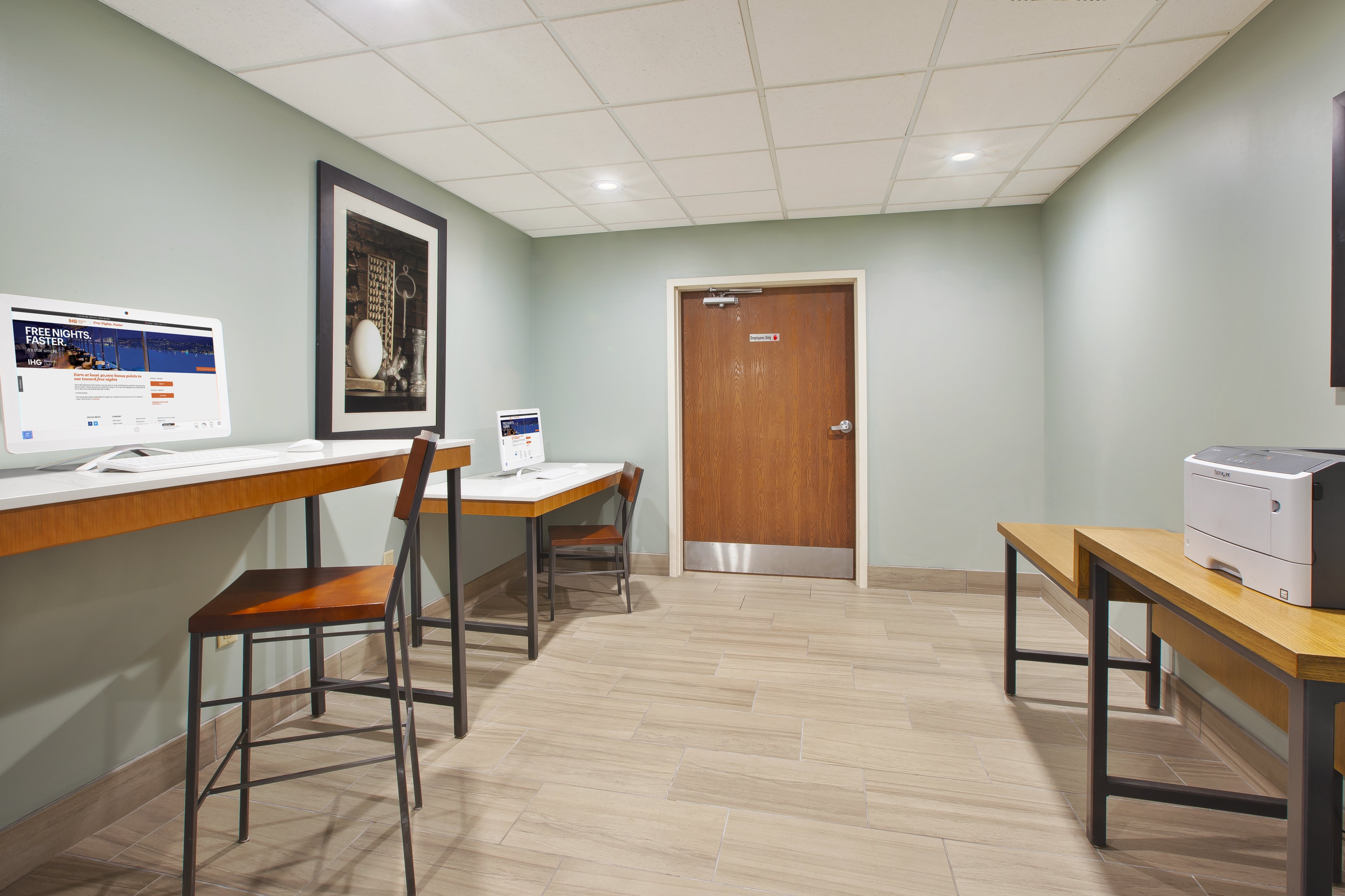 Holiday Inn Express Tiffin 23/24