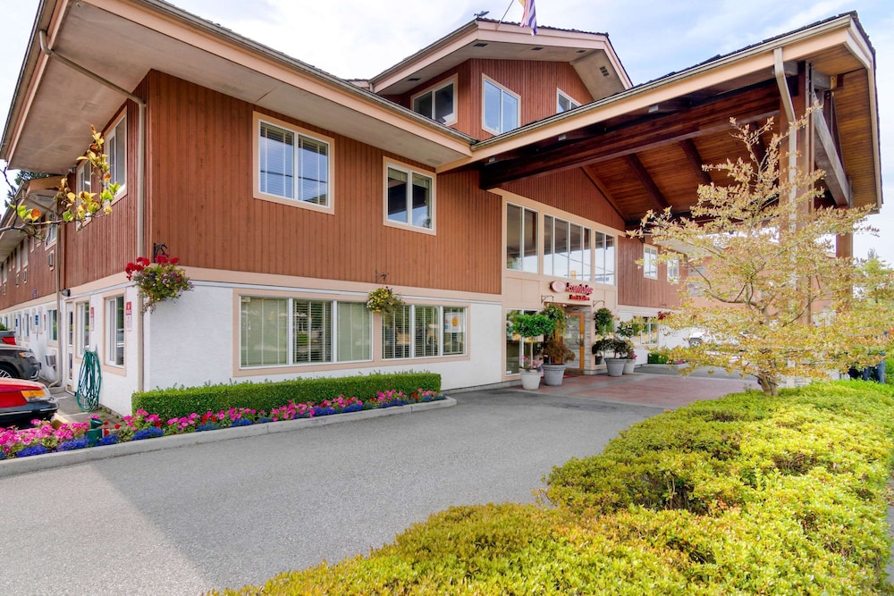 Econo Lodge Inn & Suites North Vancouver 1/52