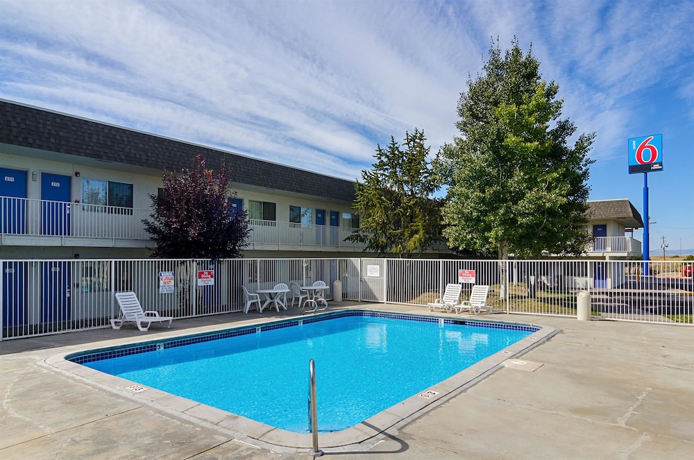 Motel6 Laramie, WY 42/52