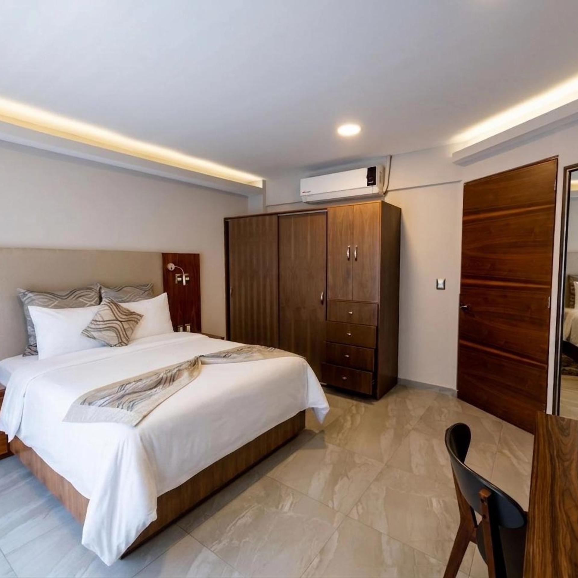Executive, Suite