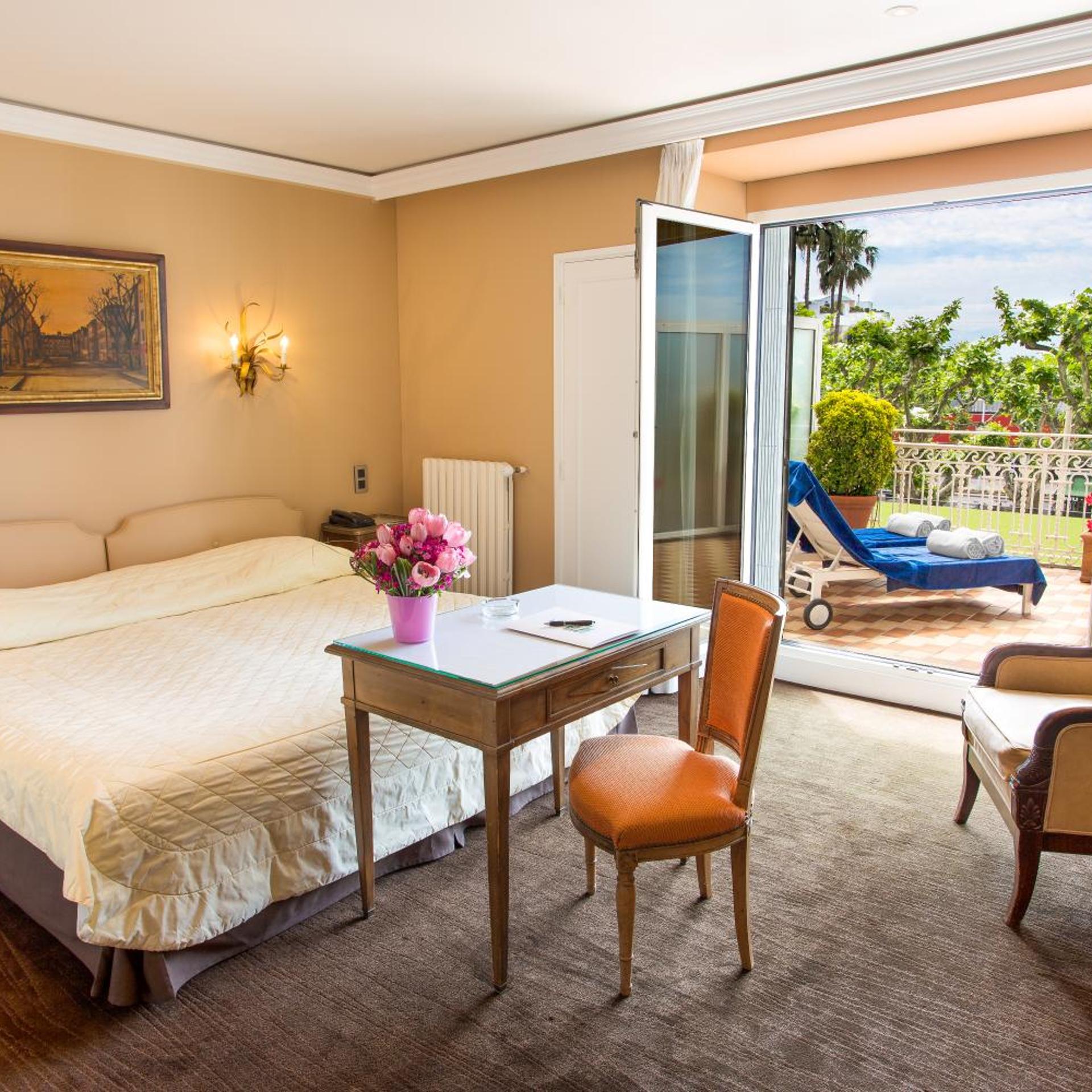 Room, Double Bed, Garden and Old Port View, Terrace
