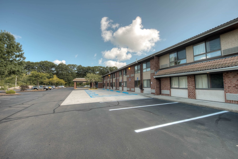 Motel6 Branford, CT - New Haven in BRANFORD - CT