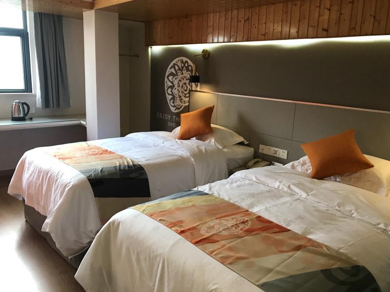 Shell Shanghai Minhang District Wenjing Road Metro Station Hotels 8/16