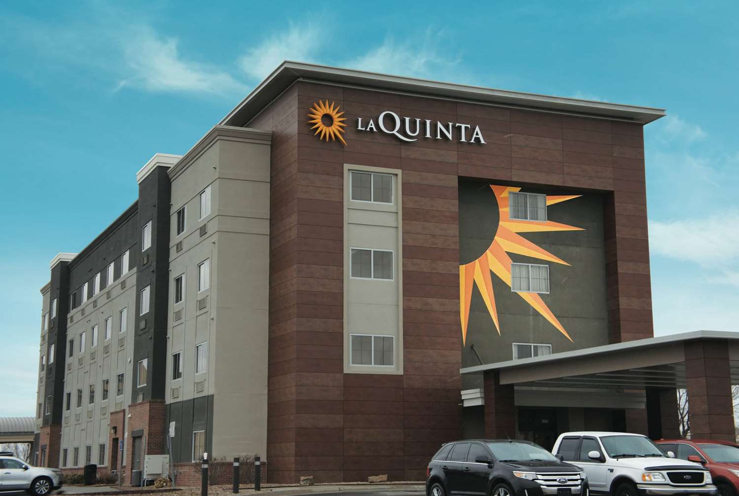 La Quinta Inn & Suites by Wyndham Wichita Airport 2/56