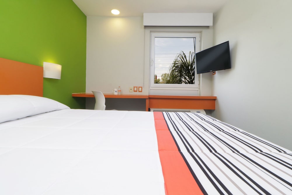 City Express Junior by Marriott Toluca Aeropuerto 14/50