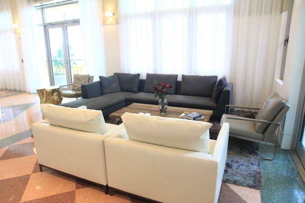 Leslie Hotel Ocean Drive 41/66