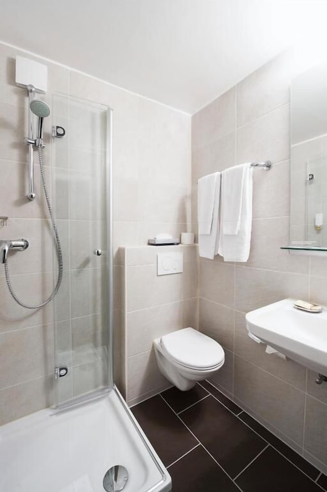 Neufeld Hotel 24/24