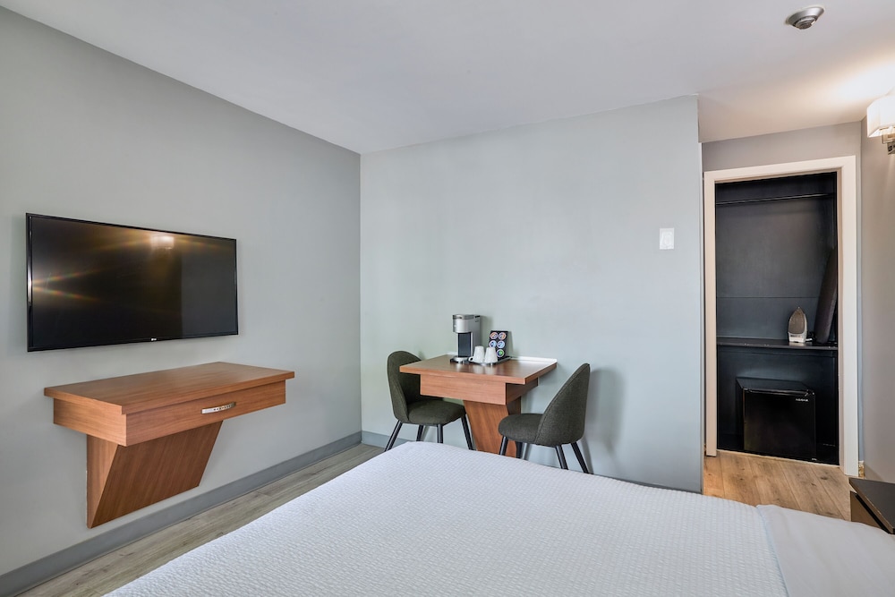 Motel Newstar Laval 18/38