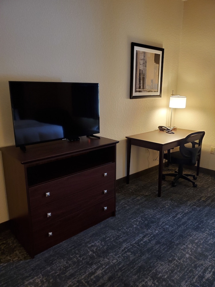 Cobblestone Suites Oshkosh 61/75