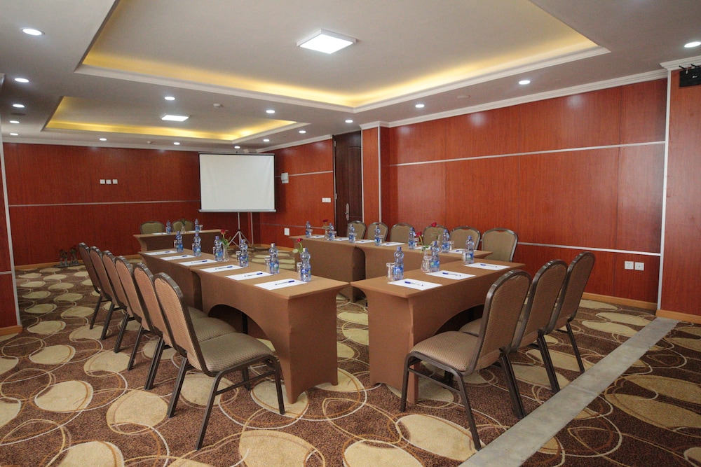 Marcen Addis Hotel 16/18