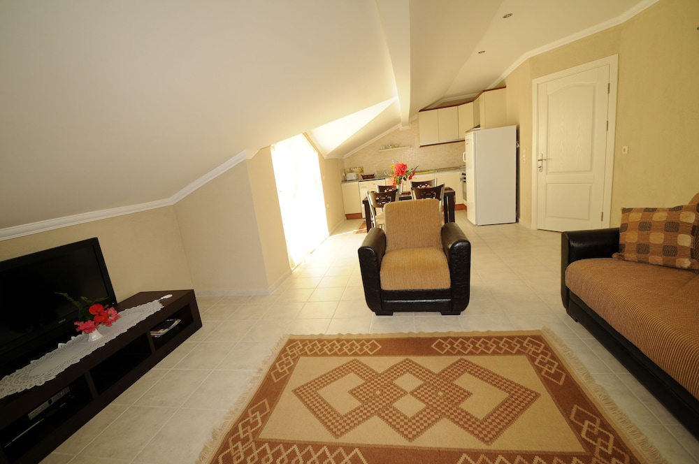 Pegasus Hotel & Villa 8/50