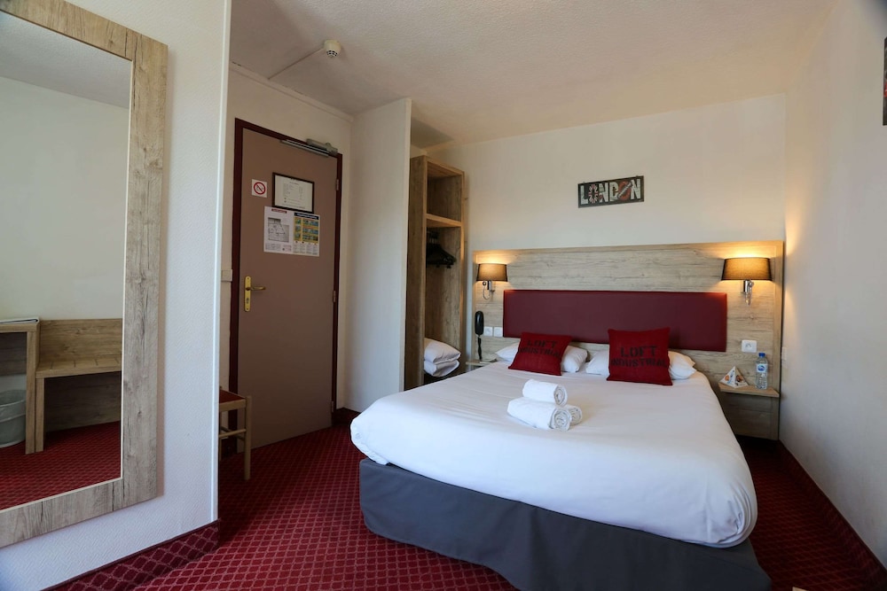Brit Hotel Bleu Nuit 37/50