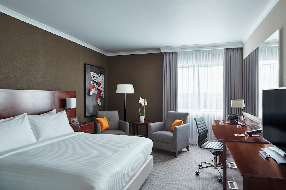 EXECUTIVE, KING BED