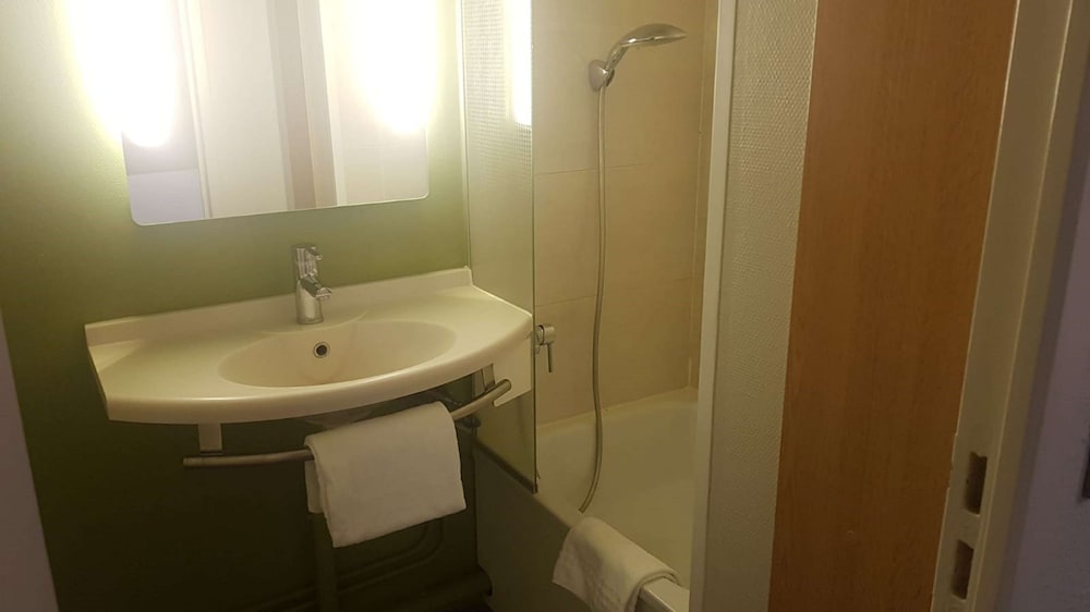 B B Hotel Poitiers 2 43/44
