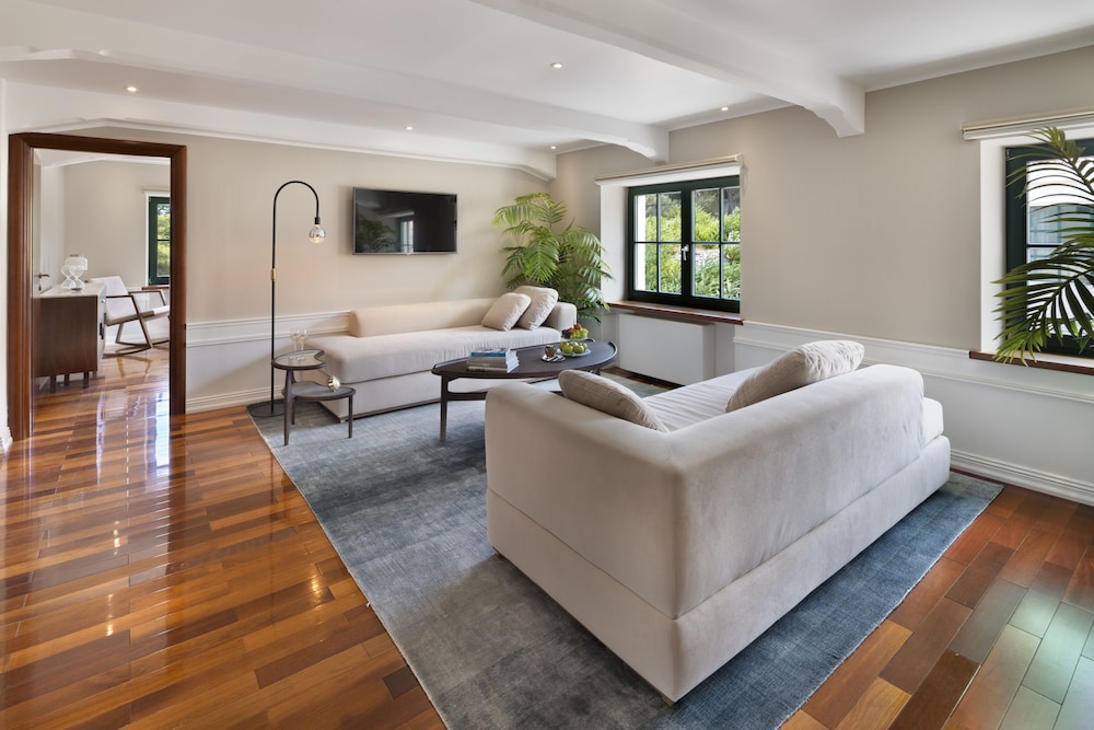Brown Beach House Design Hotel 55/75