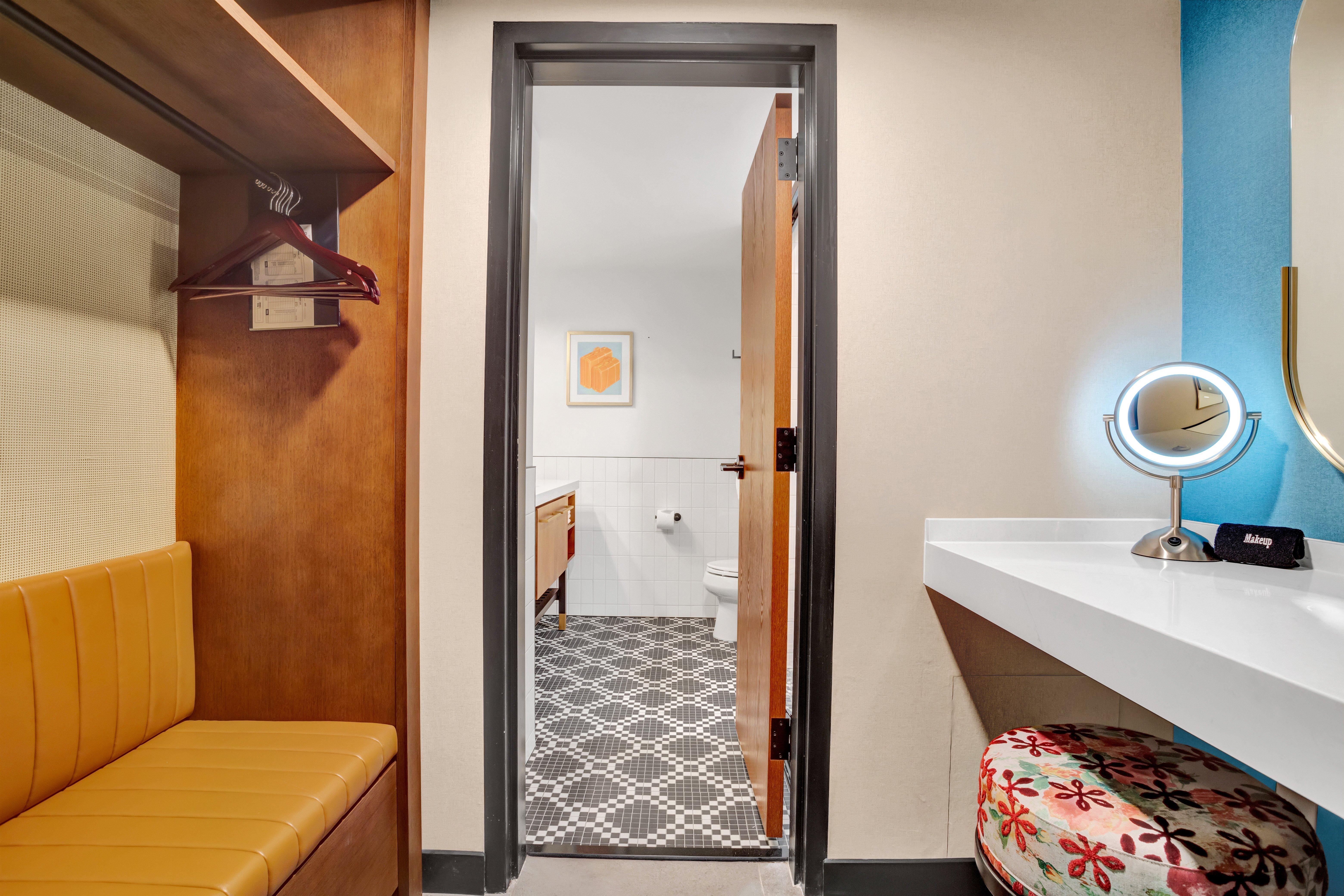 غرفة رباعية بسريرين كوين لذوي الإعاقة، Hotel Indigo Minneapolis Downtown An Ihg Hotel Ex Crowne Plaza 5/5
