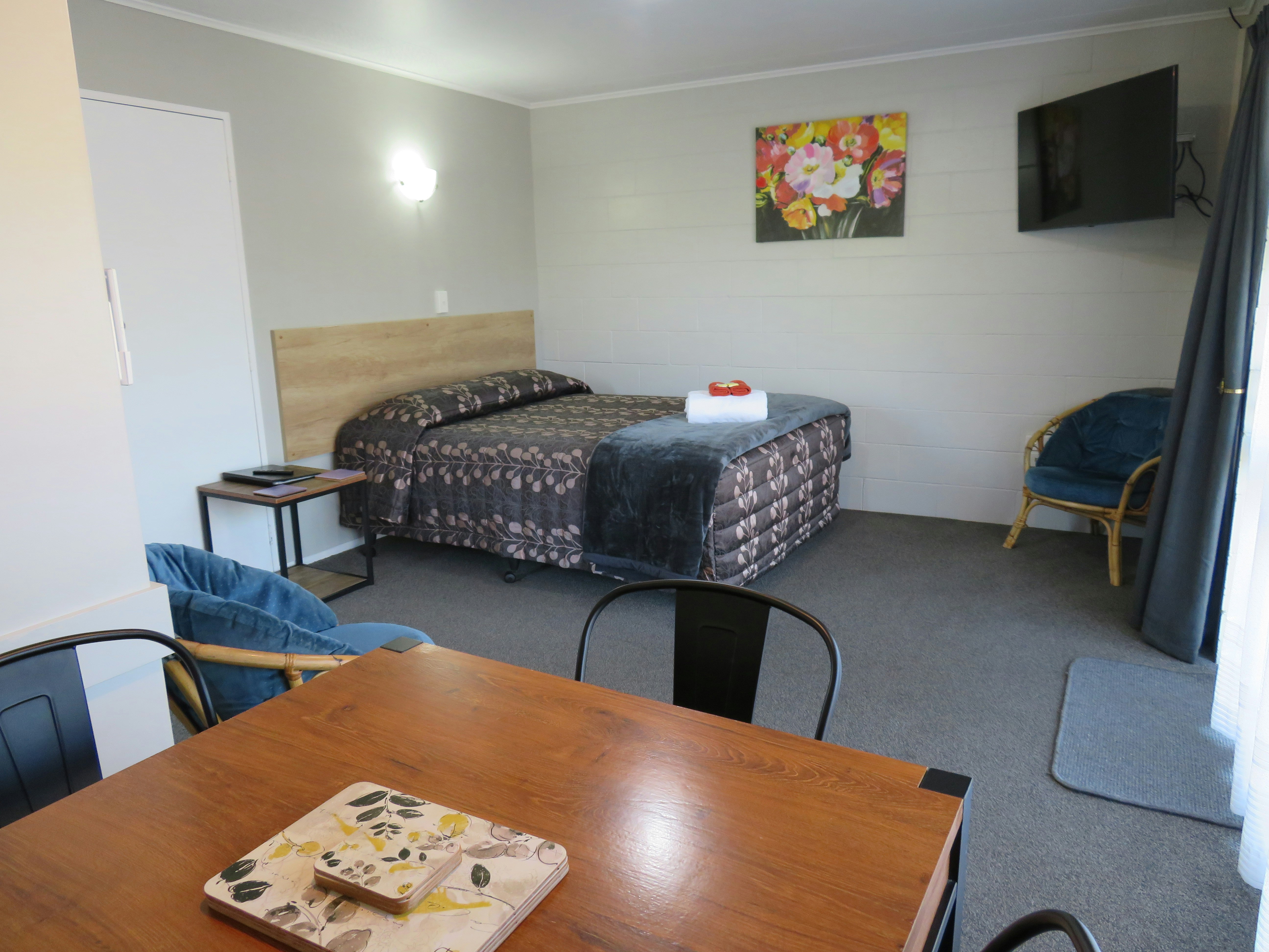 Commodore Court Motel 52/76