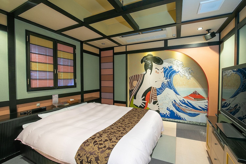 Hotel To 16/48