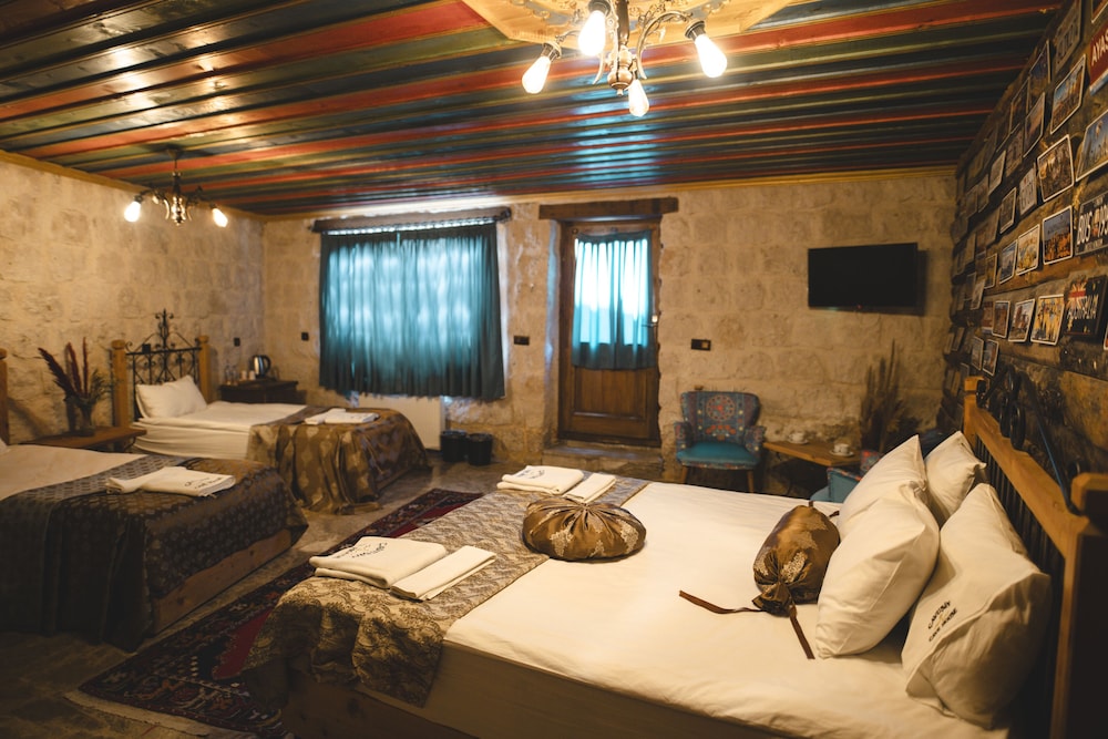Cavusin Cave House 12/50