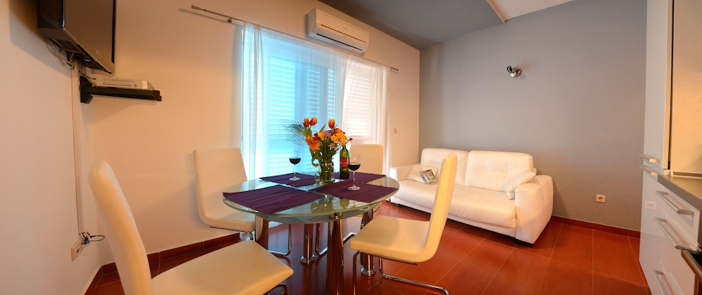 Villa Avantgarde 20/50
