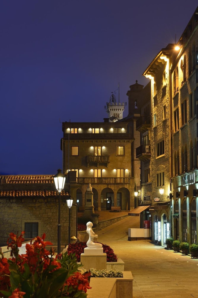 Titano Suites 2/32