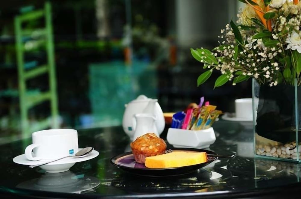 Skye Hotel Bangkok 55/58