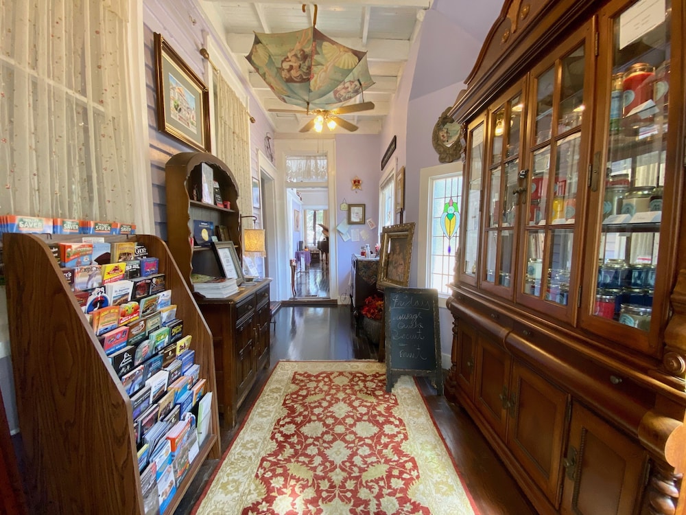 Penny Farthing Inn 36/45