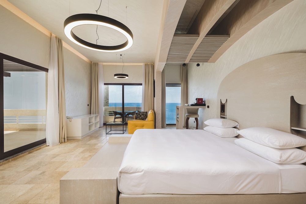 جناح بسرير كينج بإطلالة على البحر بجاكوزي، Radisson Resort Ruza Vjetrova 2/10
