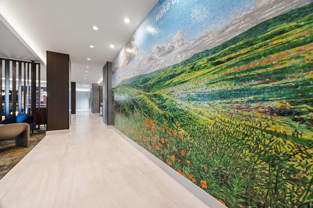 La Quinta Inn and Suites by Wyndham La Habra 56/60