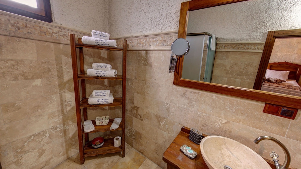 Hikmet's House 21/48