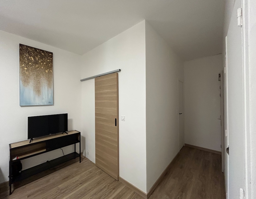 Aiglon Bylitis Hotel 49/66
